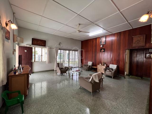 Bungalow with large land in Section 12 Petaling Jaya 1