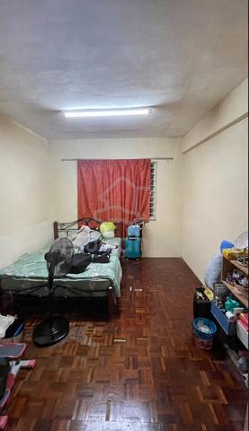 Master room at Gurney Heights Condominium Block D 1
