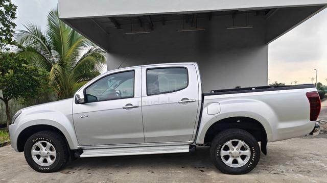 2019 Isuzu D-MAX 2.5 STANDARD 4X4 FACELIFT (M) - 4