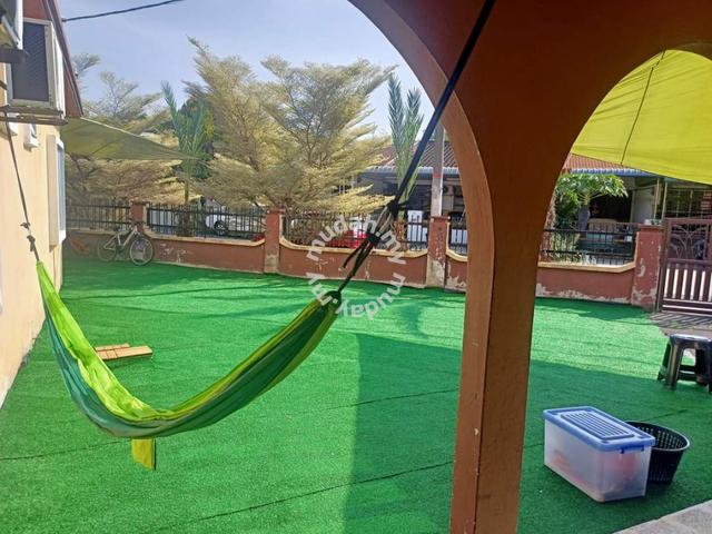 3800SQ 1.5 Storey Conner Lot With 5 Bedrooms and 5 Bathrooms 1
