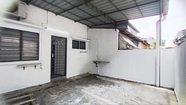 Menglembu Double Storey Terrace House Sale/ First Home Buyer/ Maintain 1