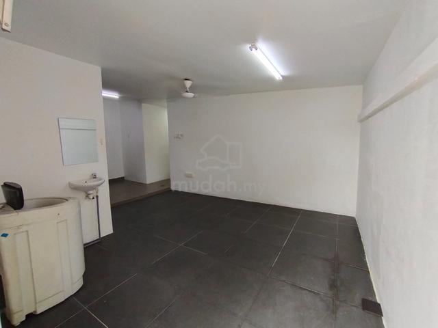 D'Majestica townhouse, Corner house extension unit, unfurnished. 1