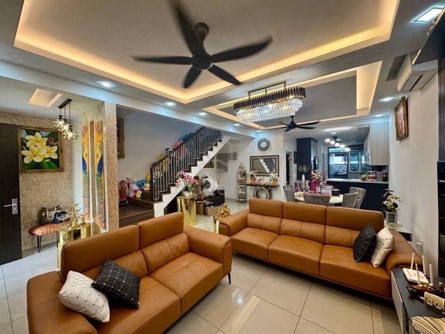 FULLY FURNISHED + RENOVATED 2 Storey Link House @ Serenia, Sepang 1