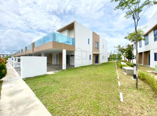 CORNER LANDED Corner lot townhouse, Bluebell Cyberjaya 1