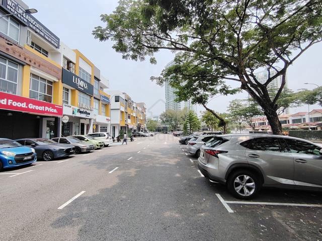 Taman Molek 3 Storey Shop For Rent 1