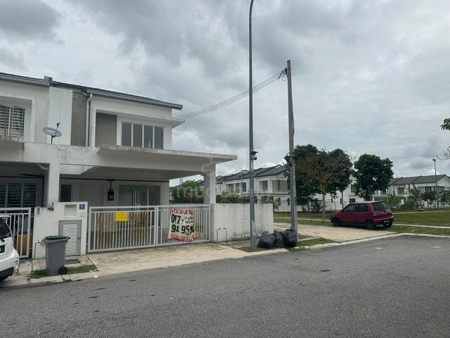 Tiara Sendayan Double storey Cornerlot 1