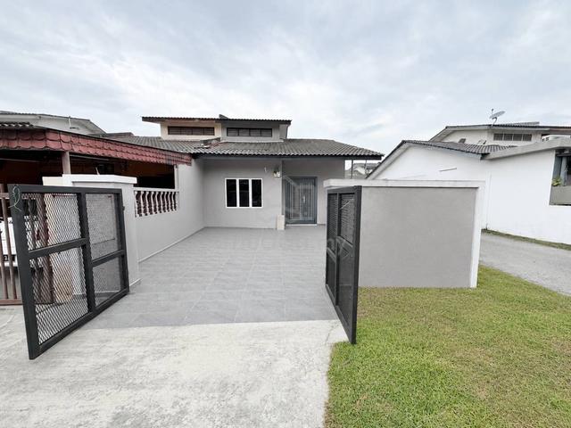 RUMAH CANTIK! END LOT Single Storey Terrace Taman Menara Maju Klang 1