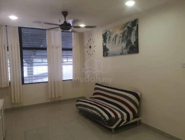 E Suite-Designer Suite @ Emerald Avenue 1