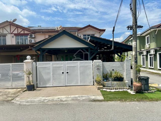 End Lot Double Storey Renovated Taman Putra Perdana Puchong 1