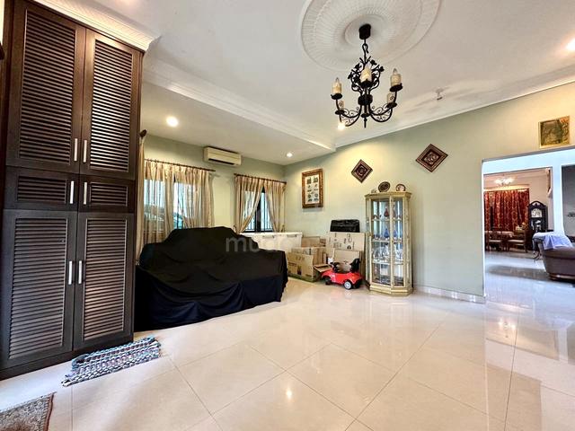 LUXURY | RENOVATED ‼️ 2 Storey Bungalow House USJ 17, Subang Jaya 3