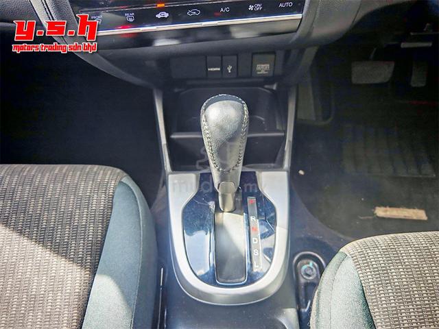 2014 Honda JAZZ 1.5 V (A) - 4