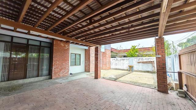 Batu Pahat Taman Bahagia Single Storey Semi D 1