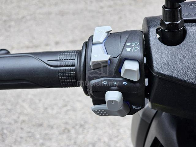 Cyclone RT2S ABS TCS - Premium Comfortable Scooter - photo 12 of 29