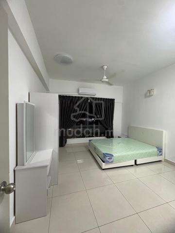 Setiawalk puchong Master room for rent (Female unit - new furniture) 1