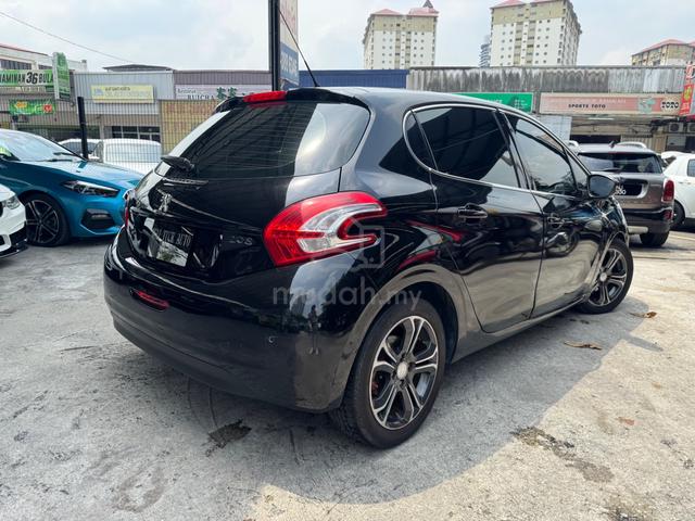 Peugeot 208 1.6 VTi ALLURE (A) Hatchback - 4