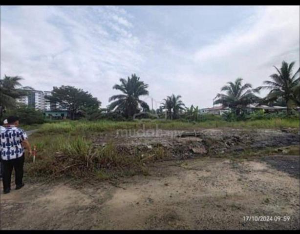 Tanah lot banglo ulu tiram 1