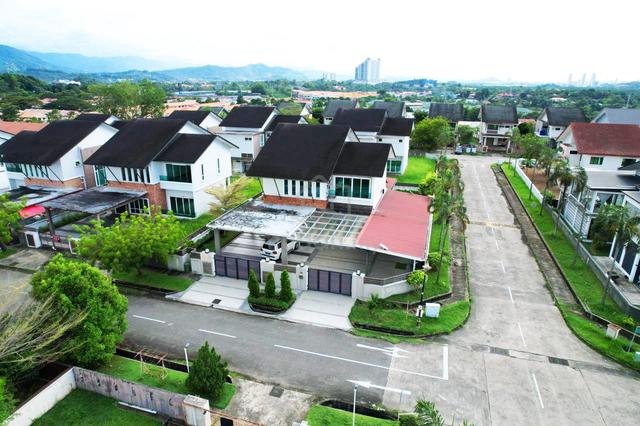 Taman Bukit Sepanggar | Bungalow | Two Storey | Renovated | Furnished 1