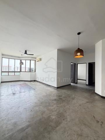 Pantai Apartment 1