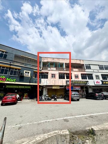 3-Storey Shoplot Facing Main Road For Sale @ Pekan Nenas, Pontian 1