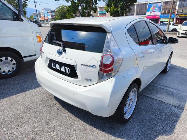 2012 Toyota PRIUS C 1.5 (HYBRID) (A) - 4