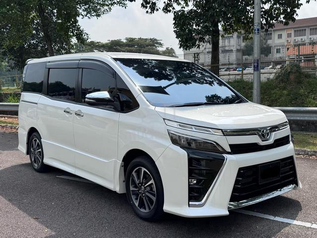 2020 Toyota VOXY 2.0 ZS KIRAMEKI III (A) - 1