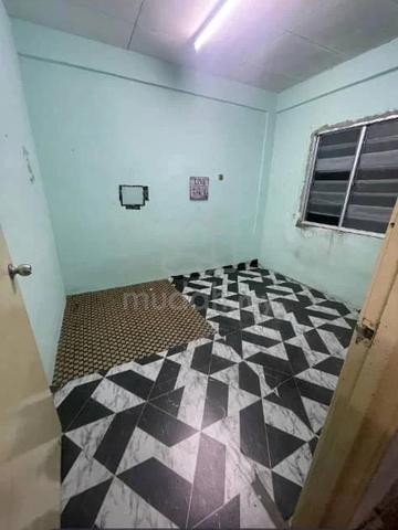 Taman Putra Budiman Flat 1