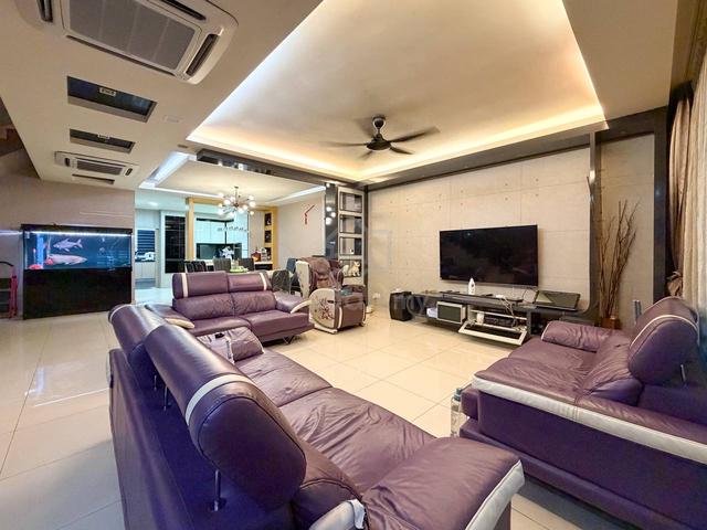 FULLY RENO 🔥 2.5 Storey Superlink Taman Suria Tropika Seri Kembangan 1