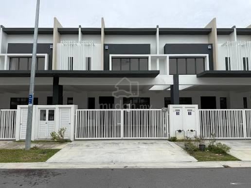 Clover Sendayan Resort Residence 22x70 for Rent, 4rooms 4bathrooms 1