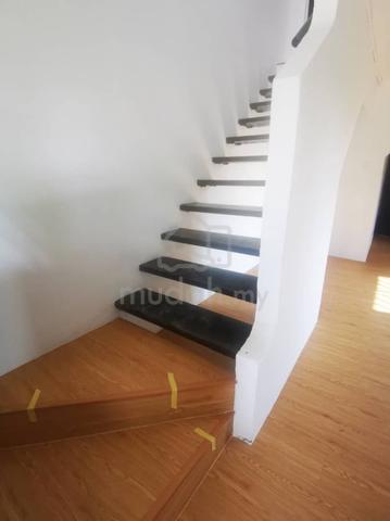Corner Lot Low Cost Unit With Renovated Good Location @ Seri Alam 3