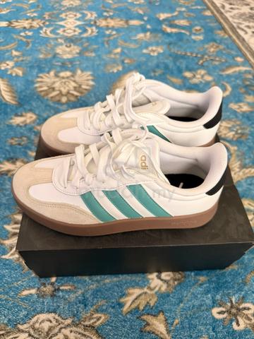 Combo: Adidas Barreda + Vincci We Bare Bears - photo 2 of 5