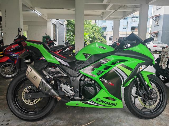 ベースにオススメ!250L.13-17年.純正サイドカウル右 ベースにおすすめ