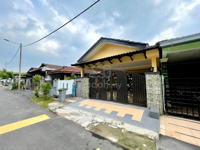 FACING OPEN & RENOVATED Single Storey Taman Nilai Perdana, Nilai 1