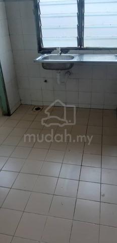 Desa Mentari Flat (Block 5) 4