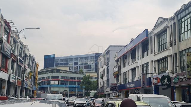 Subang Corner renovated office with fully furniture for rent 1