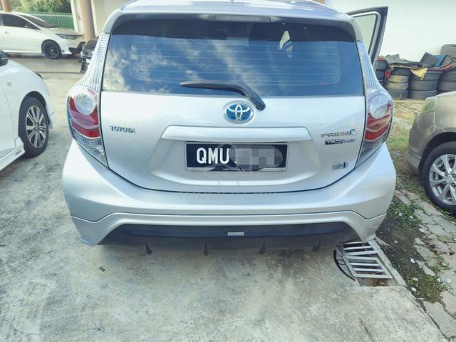 2012 Toyota PRIUS C 1.5 (HYBRID) NHP10R (A) - 4