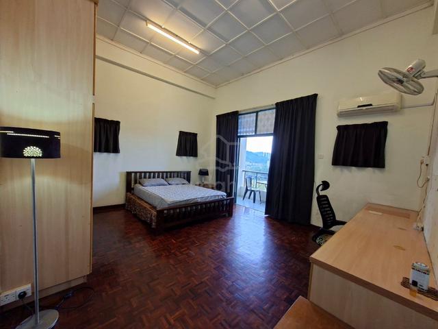 Super Large Studio-like Master Bedroom @ Duplex Penthouse Condo. 1