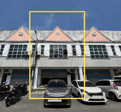 Double storey shop lot for sale @ Taman Universiti, Parit Raja 1