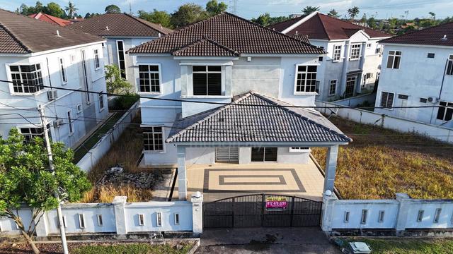 Banglo 2 Tingkat Taman Suria Firus Parit Buntar Perak 1