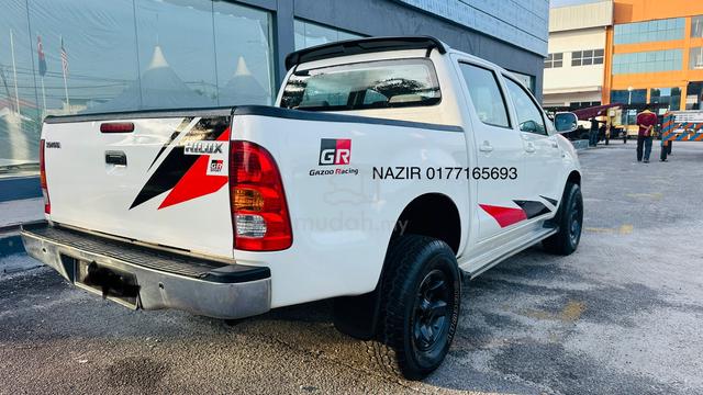 2011 Toyota HILUX 2.5 STD FACELIFT (M) - 2