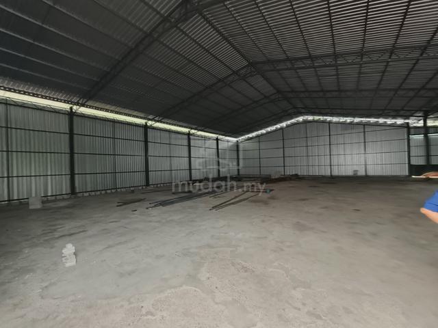 Muar Bukit Mor simple warehouse at roadside 1