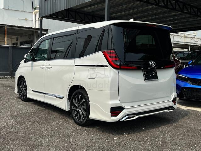 YR 2024 Toyota NOAH 2.0 SZ MODELLISTA POWER BOOT - 4