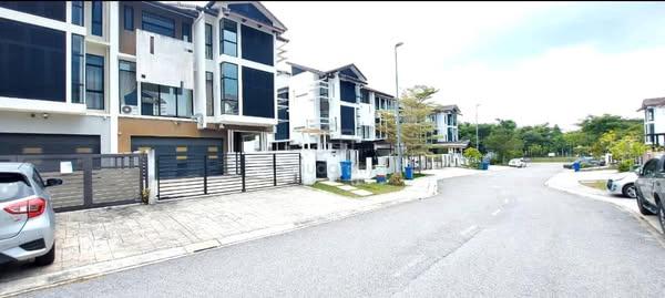 CORNER LOT cheap 3 storey terrace house Maple Terrace shah alam 3