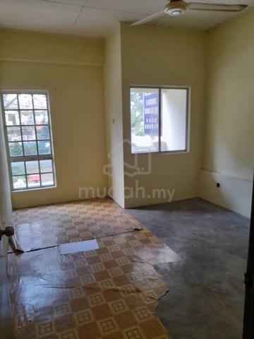 1st Floor Office Taman Putra Budiman Balakong Seri Kembangan 1