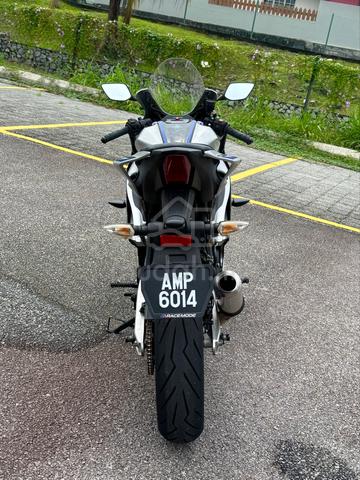 2022 Yamaha R15M - photo 6 of 10
