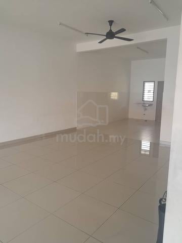 BIG unit 24x80 ready 2sty Kota Bayuemas near parkland LRT klang 1