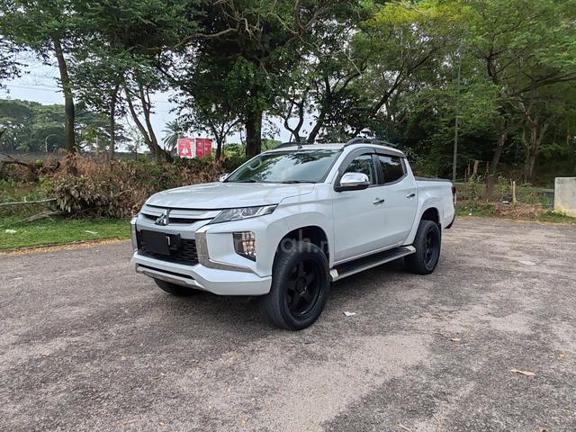 2021 Mitsubishi TRITON 2.4 VGT PREMIUM 4x4 ORI MIL - 4