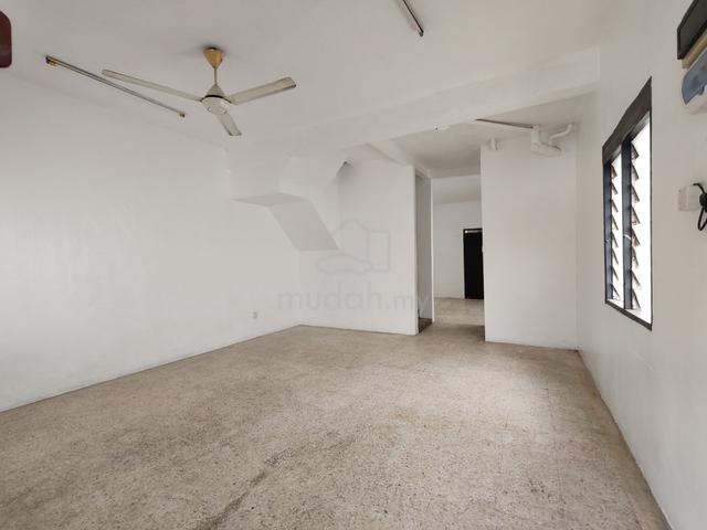 2 Storey Terrace, Taman Klang Utama, Klang. 1