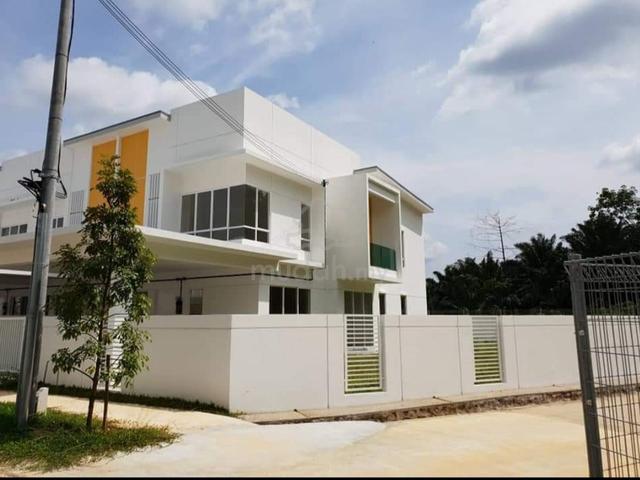 Corner 2 Storey Superlink Terrace House for RENT 1