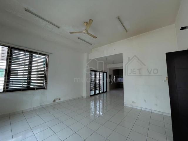 For Sale!! Bukit Raja Avani Double Storeu Endlot with Extra 10ft Land! 1