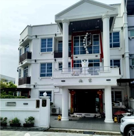 3 Storey Semi D Nearby Jelutong For Sale, Stylish and Renovated 1